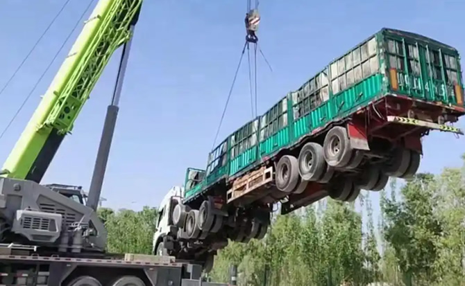 王益区道路脱困救援案例
